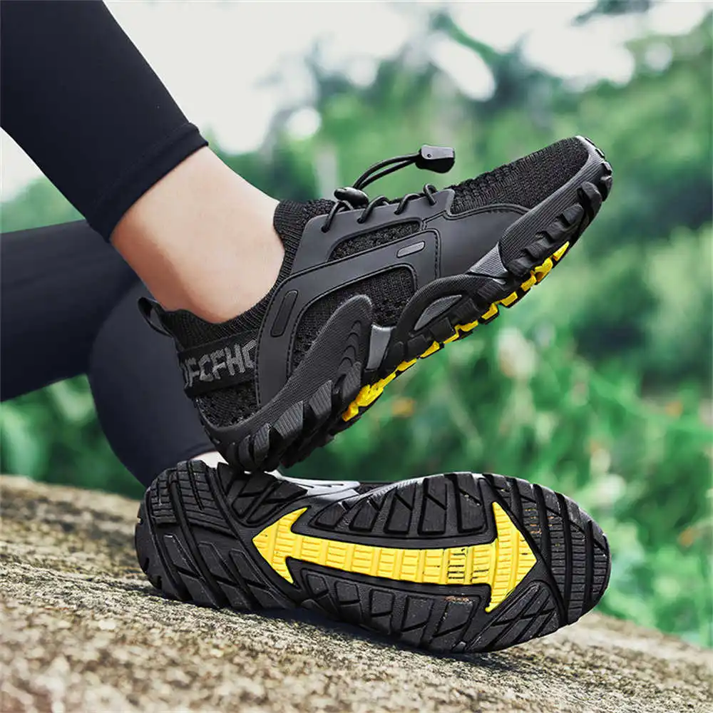Tech Accessories Brands - Botas de senderismo de verano para